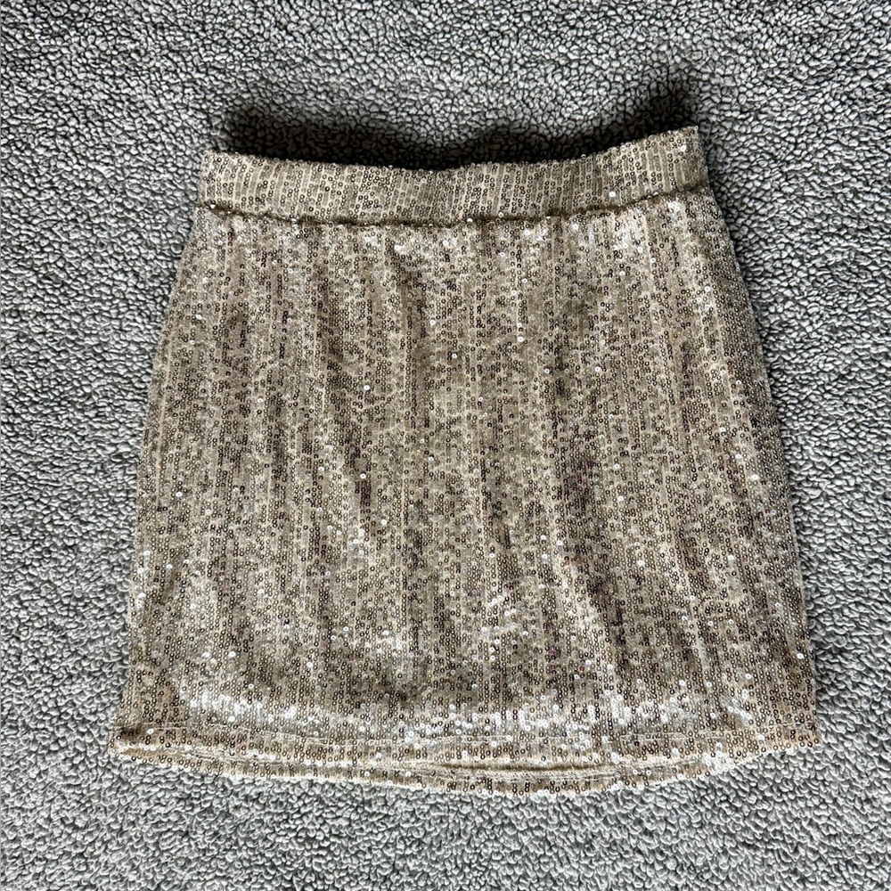 Silver sequined mini skirt!!